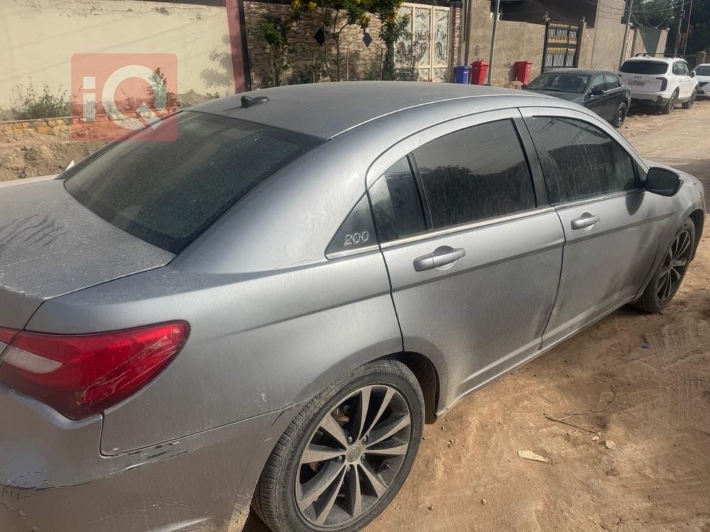 كرايسلر 200